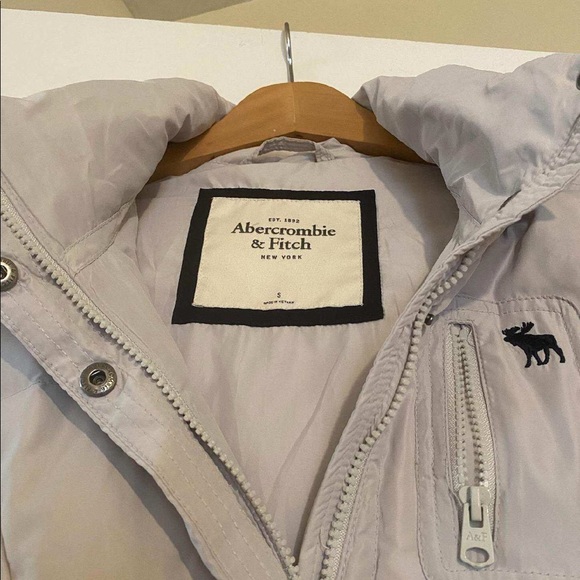 Woman’s winter jacket - Picture 2 of 4